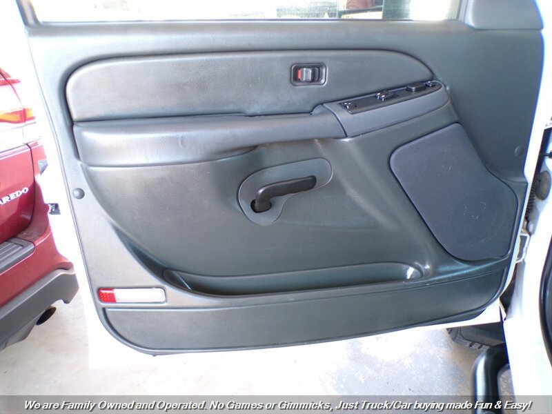 Used 2006 Chevrolet Silverado 2500 LT RWD image 11