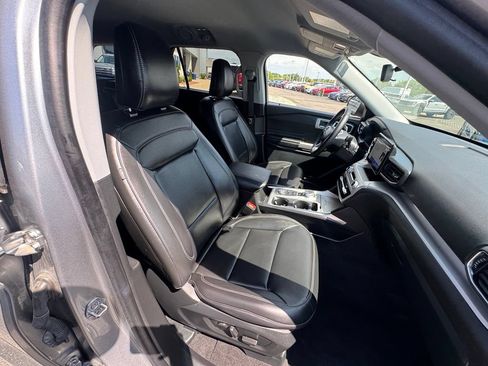 Used 2024 Ford Explorer XLT w/ Equipment Group 202A AWD/4WD image 16
