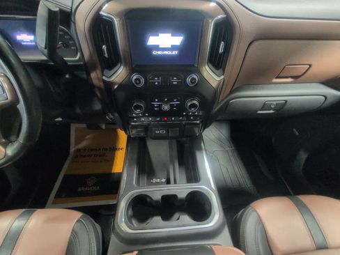 Used 2020 Chevrolet Silverado 1500 High Country w/ Technology Package AWD/4WD image 11