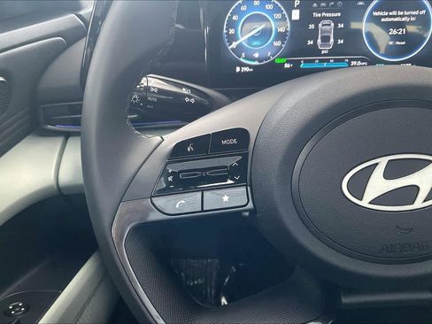 Certified 2025 Hyundai Elantra Limited FWD image 24