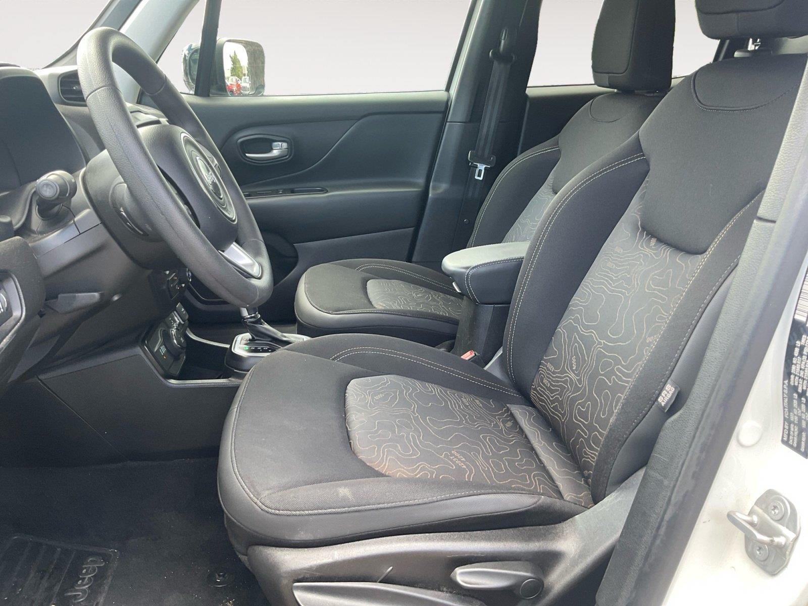 Used 2023 Jeep Renegade Latitude AWD/4WD image 9