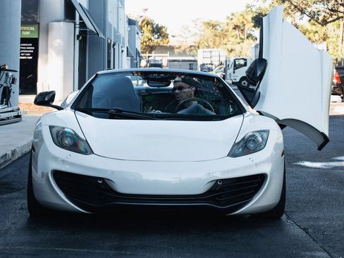 Used 2013 McLaren MP4-12C Spider RWD image 3