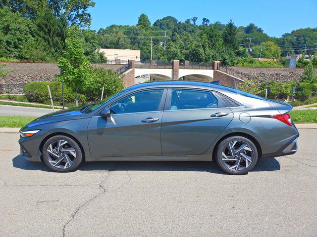 Used 2025 Hyundai Elantra SEL FWD image 12