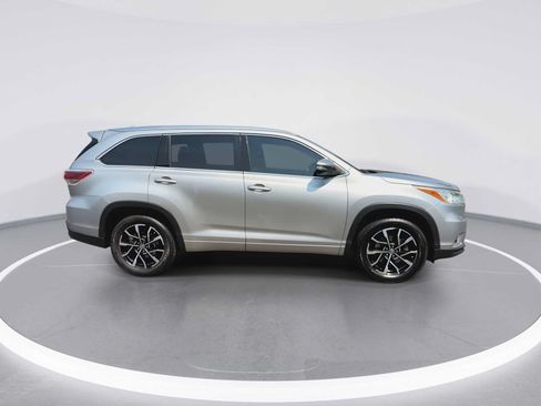 Used 2014 Toyota Highlander Limited FWD image 9