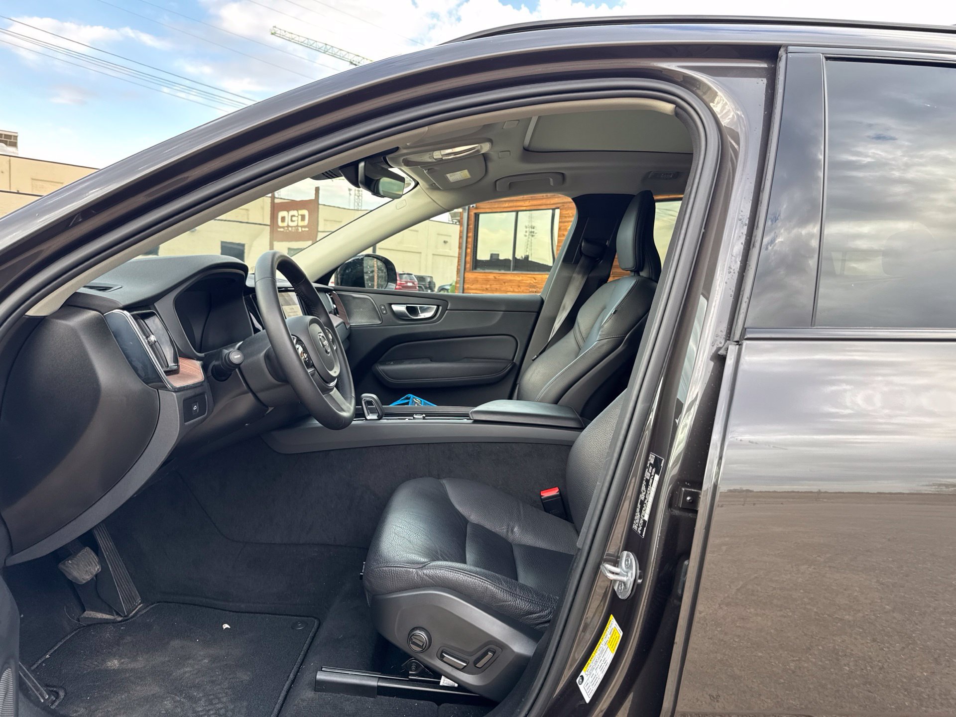 Used 2024 Volvo XC60 B5 Plus w/ Protection Package Premier AWD/4WD image 12
