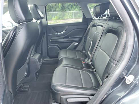 Certified 2022 Lincoln Corsair Reserve image 10