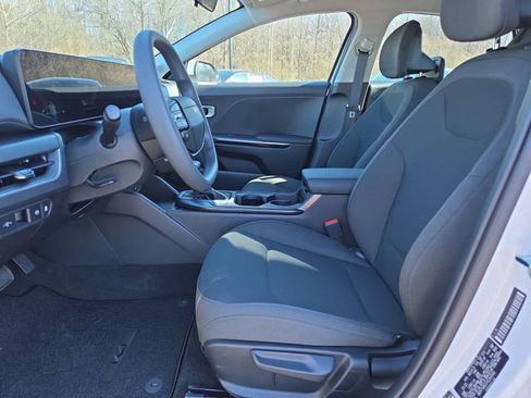 New 2026 Kia K4 LXS image 5