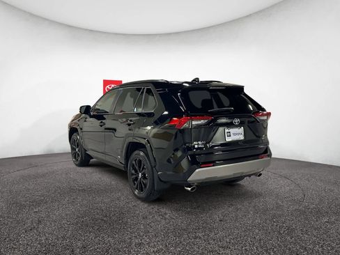 Used 2025 Toyota RAV4 SE image 5