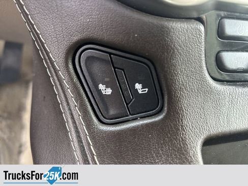 Used 2015 Chevrolet Suburban LT image 9