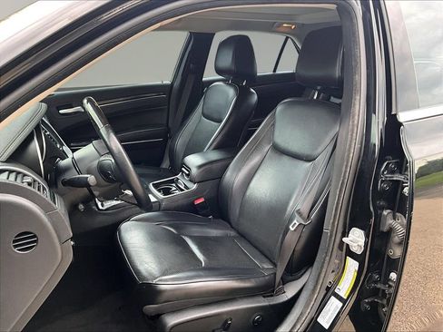 Used 2017 Chrysler 300 C AWD/4WD image 24