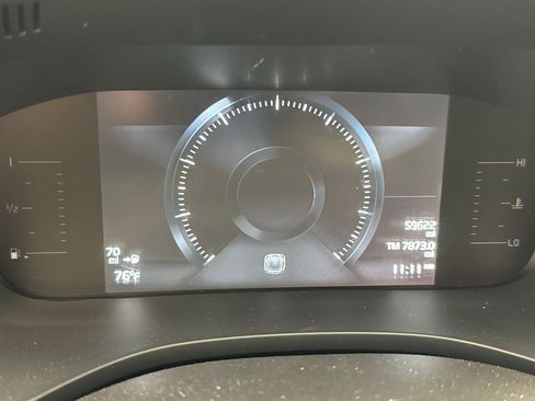 Used 2019 Volvo XC60 T5 Momentum w/ Premium Package AWD/4WD image 9