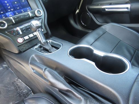 Used 2022 Ford Mustang Premium image 21