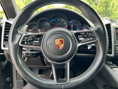 Used 2016 Porsche Cayenne AWD/4WD image 10