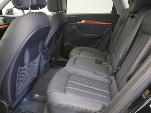 Used 2023 Audi Q5 2.0T Premium w/ Convenience Package image 7