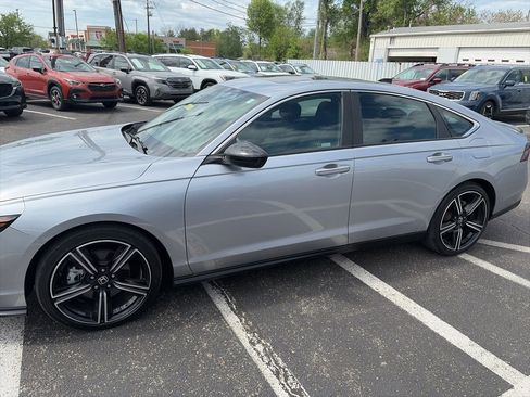 Used 2023 Honda Accord Sport image 3