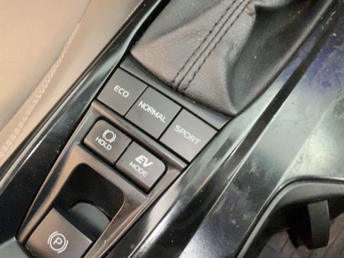 Used 2025 Toyota Camry SE w/ Convenience Package FWD image 39