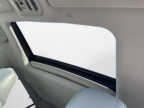 Used 2021 Toyota Highlander XLE image 29