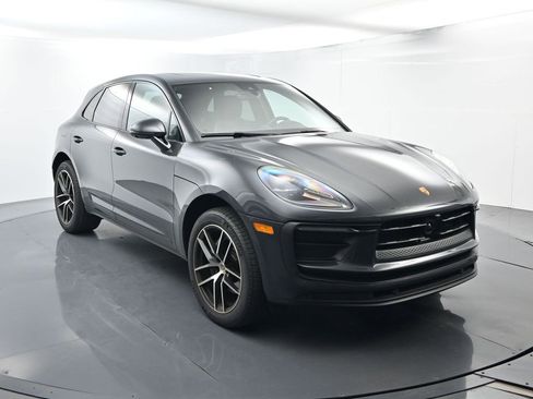 Certified 2023 Porsche Macan AWD/4WD image 17