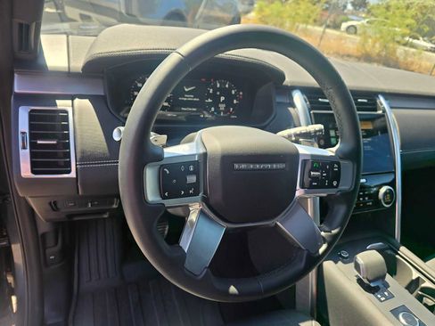 Used 2025 Land Rover Discovery Dynamic SE AWD/4WD image 26
