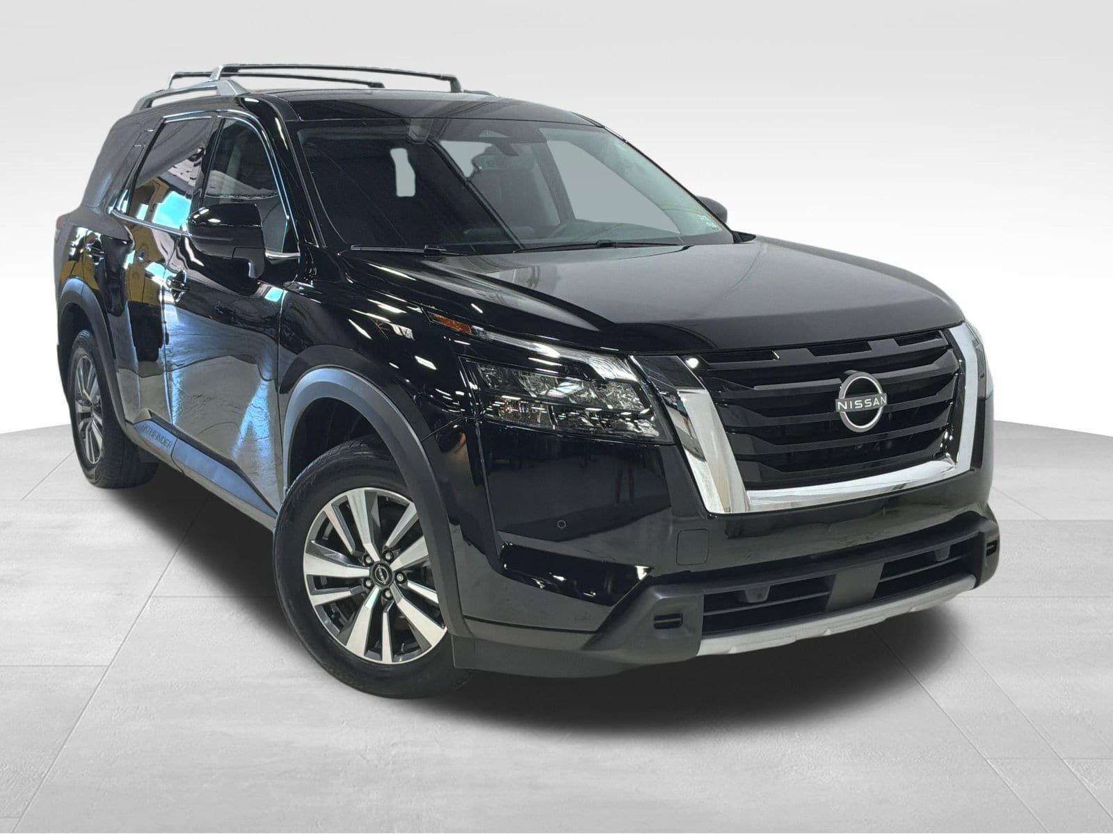 Used 2025 Nissan Pathfinder SL AWD/4WD image 1