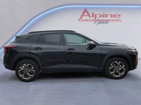 Certified 2025 Chevrolet Trax LT w/ LT Convenience Package FWD image 6