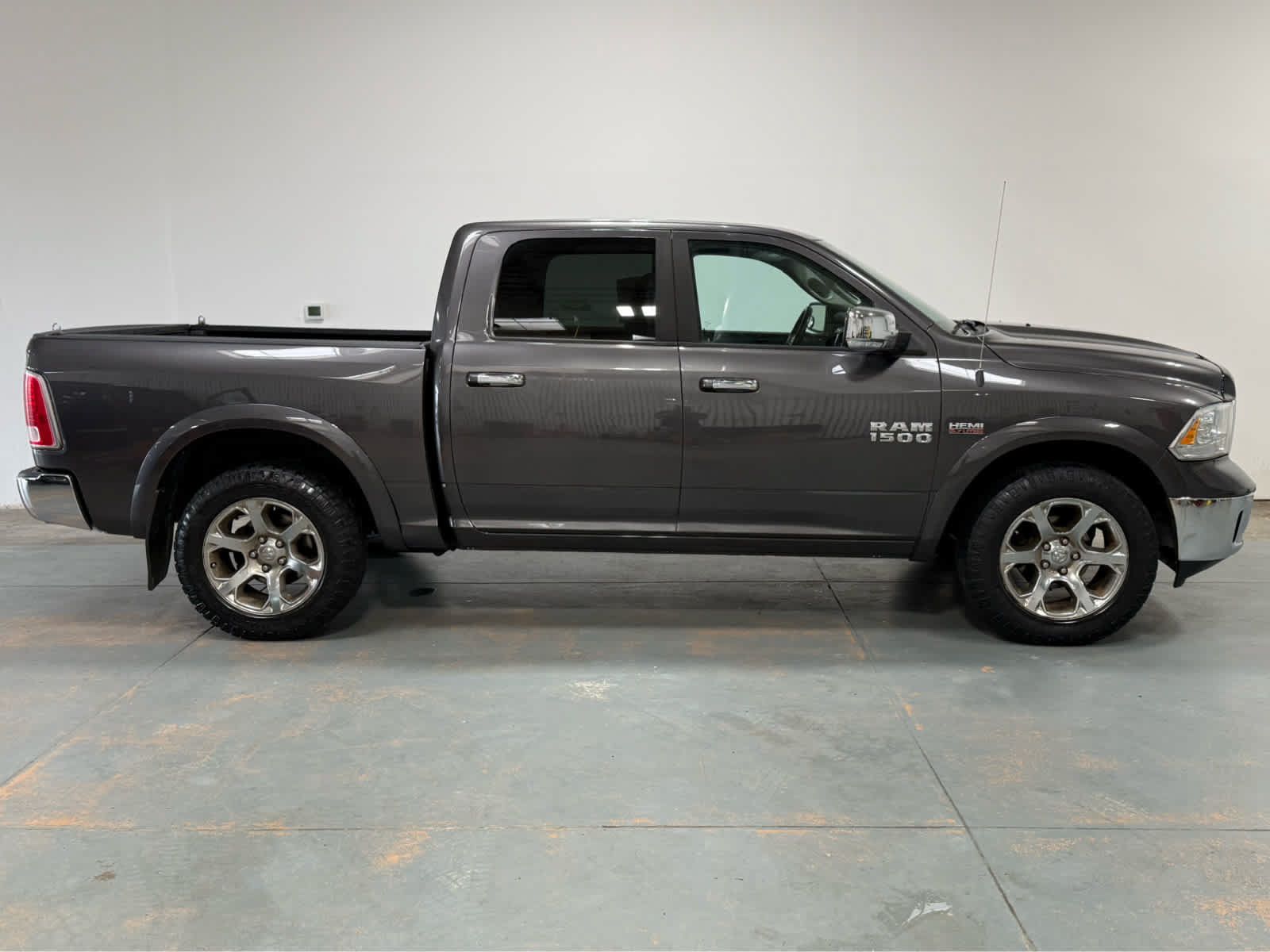 Used 2016 RAM 1500 Laramie w/ Convenience Group AWD/4WD image 6