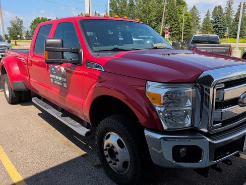 Used 2015 Ford F350 Lariat w/ Lariat Interior Package AWD/4WD image 2