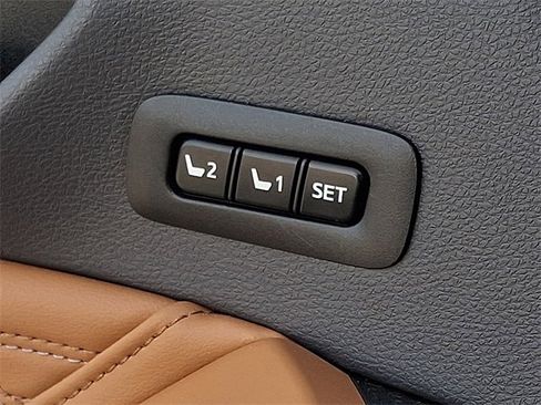 Used 2021 Toyota Avalon Limited image 29