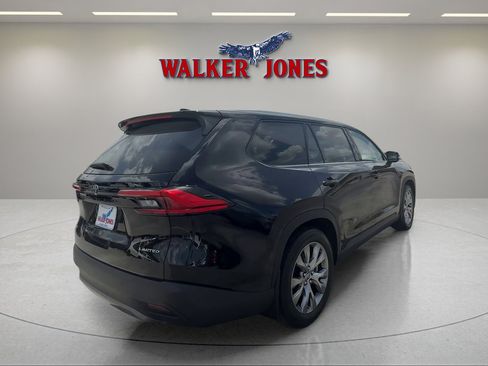 Used 2024 Toyota Grand Highlander AWD image 5