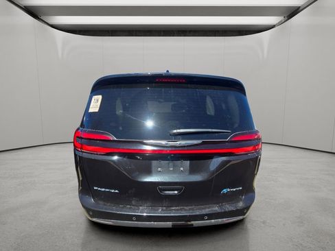 Used 2023 Chrysler Pacifica Limited image 6