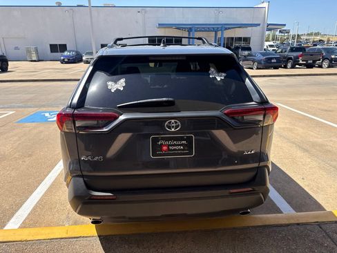 Used 2024 Toyota RAV4 XLE w/ Convenience Package FWD image 6
