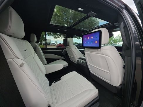 Used 2026 Cadillac Escalade Platinum Sport w/ LPO, ONYX Package AWD/4WD image 13