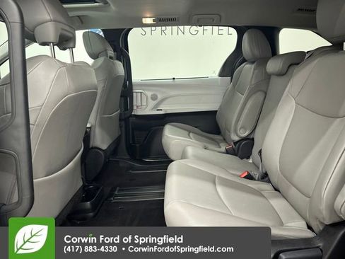 Used 2025 Toyota Sienna XLE image 22