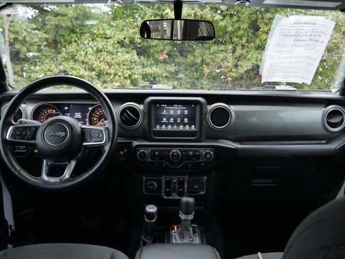 Used 2020 Jeep Wrangler Unlimited Sahara image 9