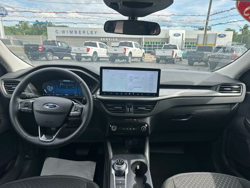 Used 2023 Ford Escape Active w/ Tech Pack #2 AWD/4WD image 4