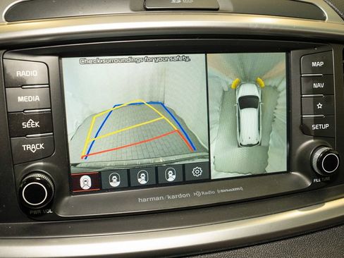 Used 2019 Kia Sorento SX image 17