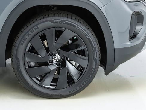 New 2026 Volkswagen Atlas Cross Sport SE image 14