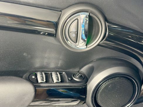 Used 2019 MINI Cooper 4-Door Hardtop w/ Storage Package image 20