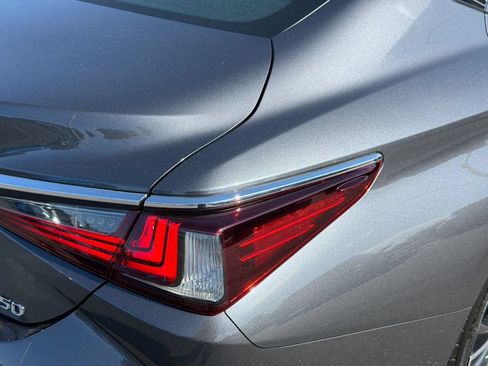 Used 2023 Lexus ES 350 w/ Premium Package FWD image 6