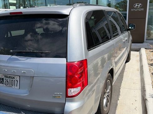 Used 2017 Dodge Grand Caravan SXT FWD image 4