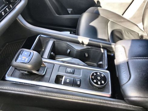 Used 2023 Nissan Pathfinder SL image 21