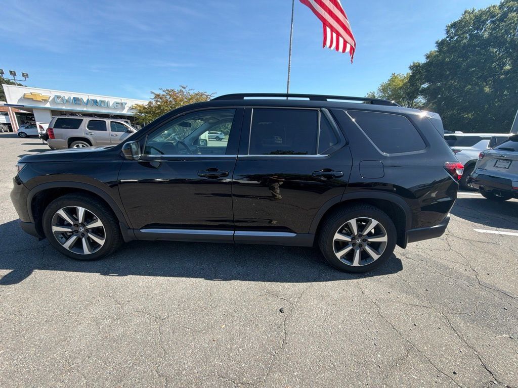Used 2025 Honda Pilot Elite image 5