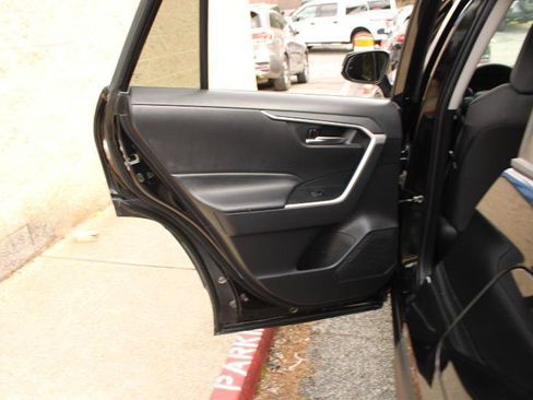 Used 2021 Toyota RAV4 XLE FWD image 15