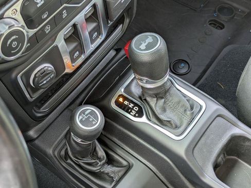 Used 2022 Jeep Wrangler Sport AWD/4WD image 16