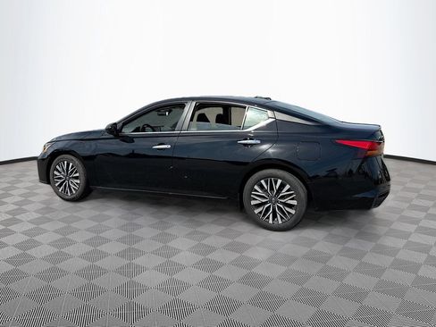 Used 2024 Nissan Altima 2.5 SV FWD image 7