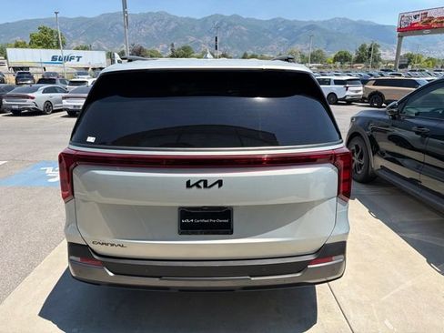 Used 2025 Kia Carnival SX w/ SX Dark Edition Package FWD image 5
