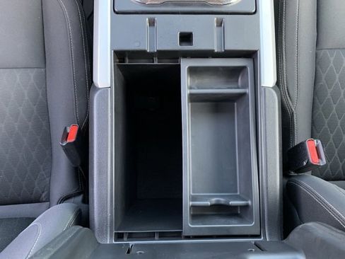 Used 2019 Nissan Titan SV w/ SV Convenience Package image 30