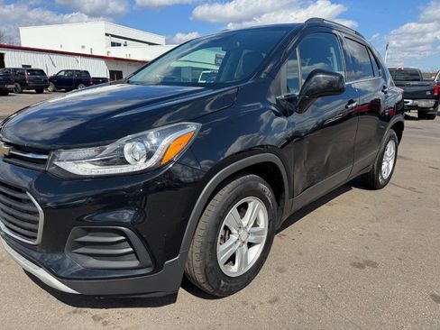 Used 2017 Chevrolet Trax LT w/ LT Convenience Package image 9