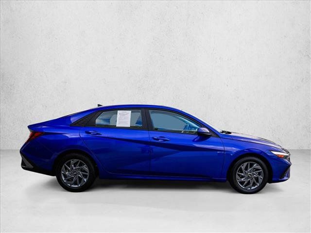 Used 2024 Hyundai Elantra SEL FWD image 4