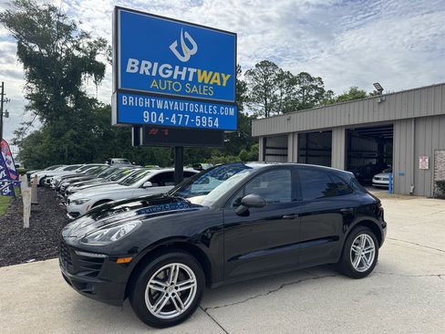 Used 2018 Porsche Macan AWD/4WD image 1